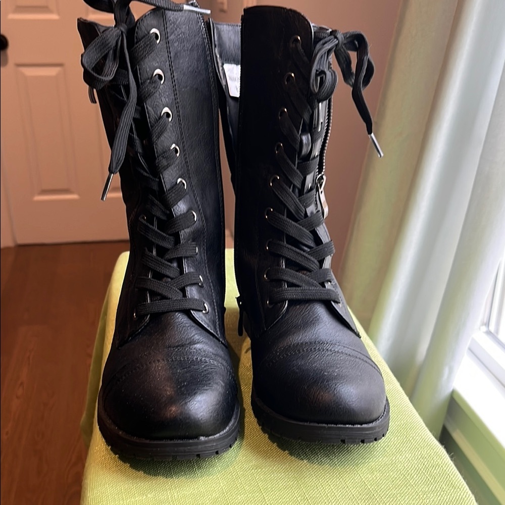 Black Lace-Up Women's Boots